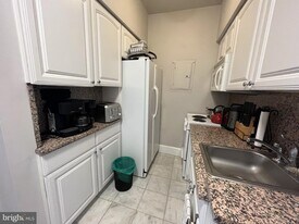 237 S 18th St in Philadelphia, PA - Building Photo