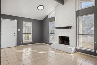 2102 Lamplight Village Cir in Austin, TX - Building Photo - Building Photo