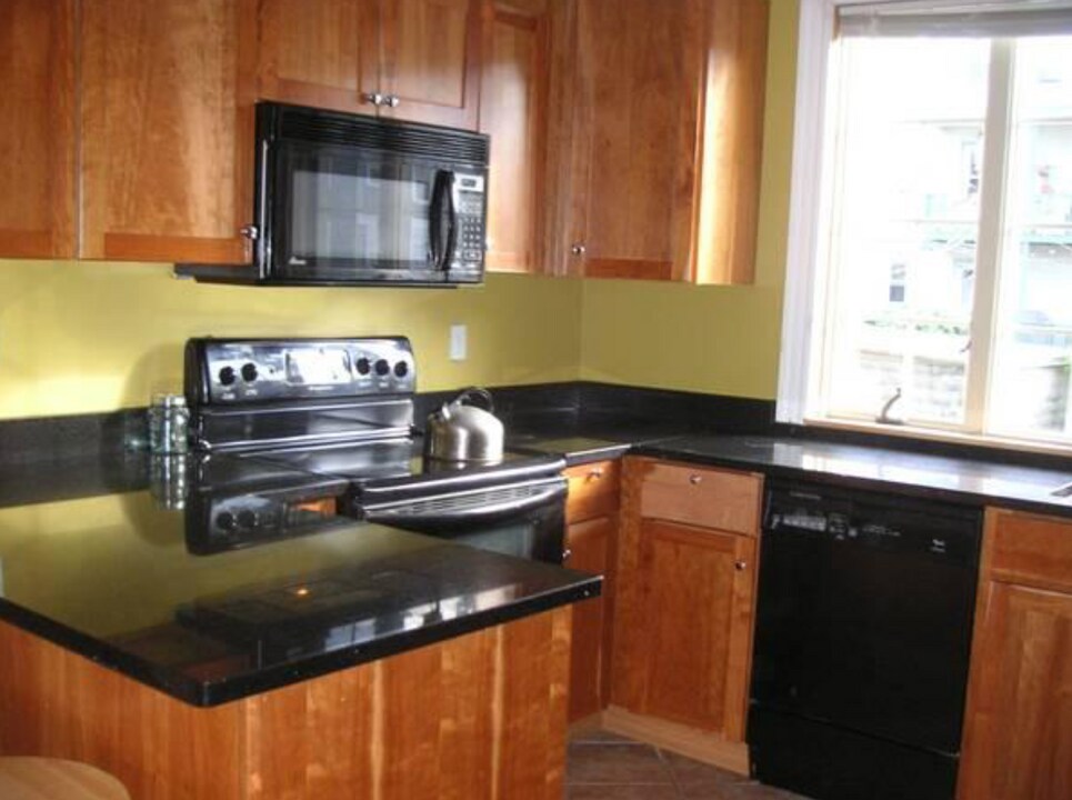 25 Albion St, Unit #2 in Somerville, MA - Building Photo