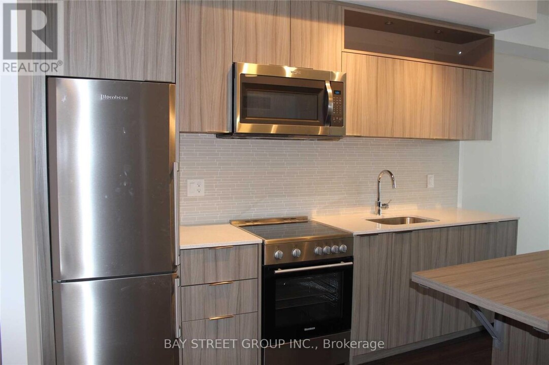 50-450 Forest Manor Rd in Toronto, ON - Building Photo