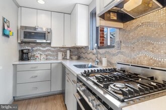 1593 N Colonial Terrace in Arlington, VA - Building Photo - Building Photo