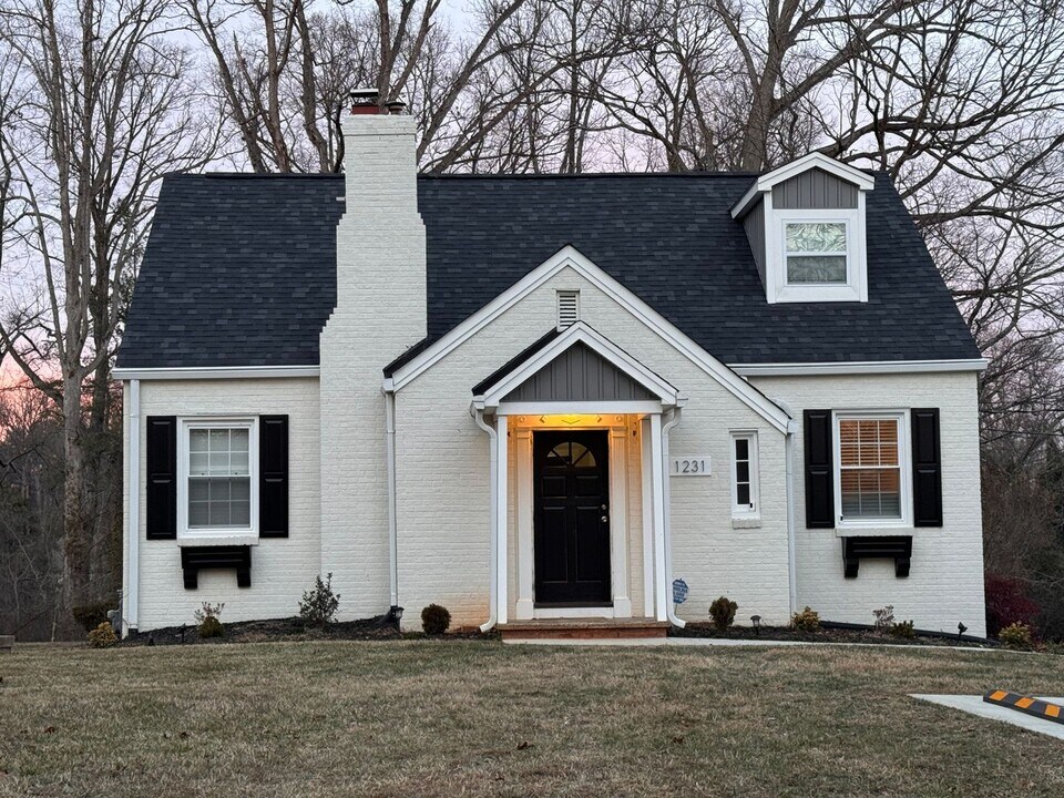 1231 Brookwood Dr in Winston-Salem, NC - Building Photo