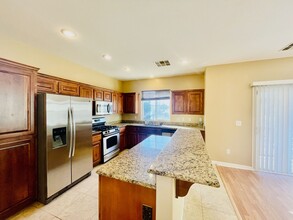 9520 Color Rock Ct in Las Vegas, NV - Building Photo - Building Photo