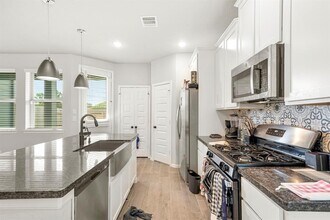 5621 Hyde Park Dr in Pasadena, TX - Building Photo - Building Photo