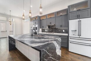 2221 Francis St in Houston, TX - Building Photo