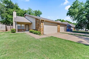 7008 S 78th E Ave in Tulsa, OK - Building Photo