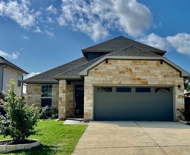 property at 909 Balsora Cv