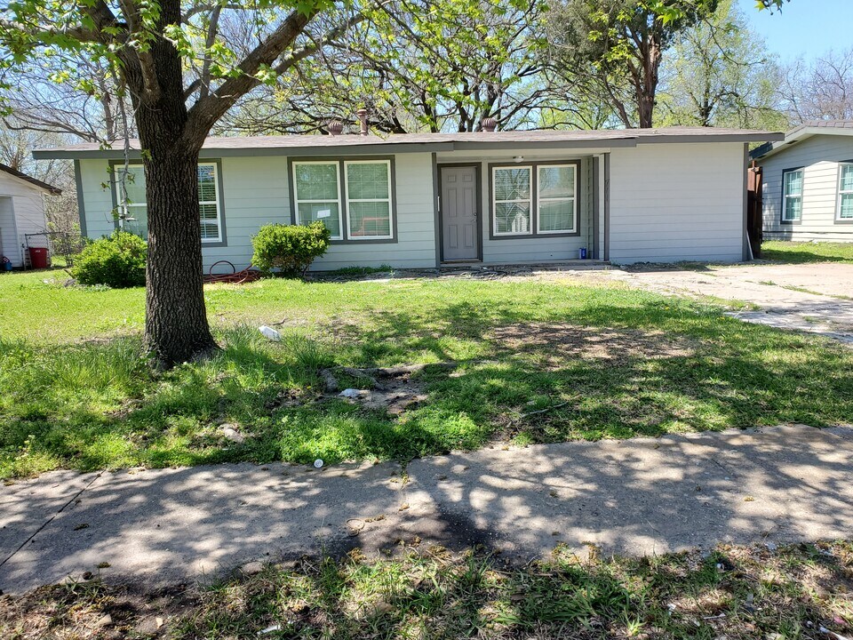 711 Leyenda Dr in Mesquite, TX - Building Photo