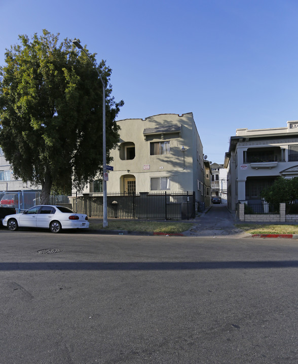 2874 Leeward Ave in Los Angeles, CA - Foto de edificio