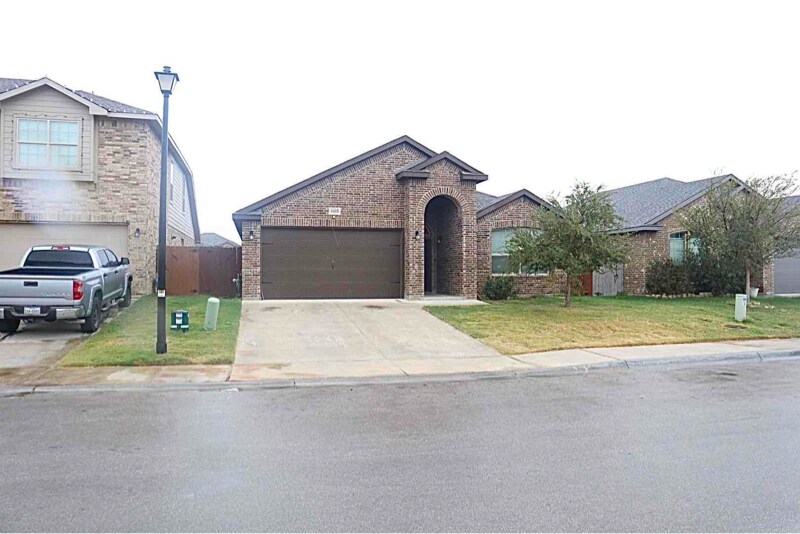 6615 Jamestown St in Midland, TX - Foto de edificio