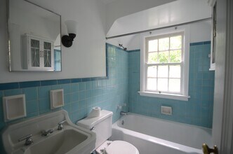 1657 Cedar Ave, Unit 3 in Cincinnati, OH - Foto de edificio - Building Photo