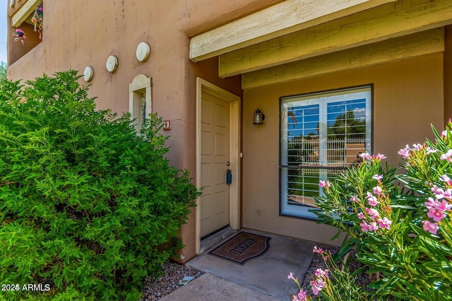 1425 E Desert Cove Ave in Phoenix, AZ - Building Photo
