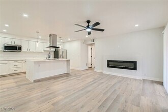 4330 Sandy River Dr, Unit 86 in Las Vegas, NV - Building Photo - Building Photo