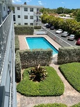 Alhambra Apartments in Miami, FL - Foto de edificio - Building Photo