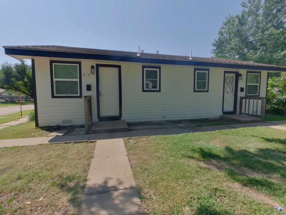 601 N Gordon St in Wichita, KS - Foto de edificio