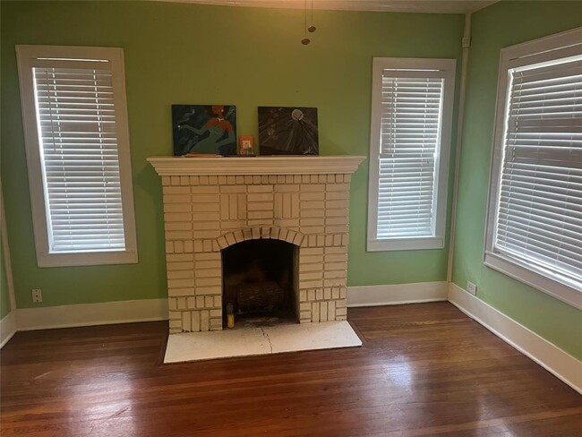 2210 Alabama St in Houston, TX - Building Photo - Building Photo