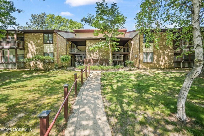 120 Amberly Dr in Englishtown, NJ - Building Photo - Building Photo