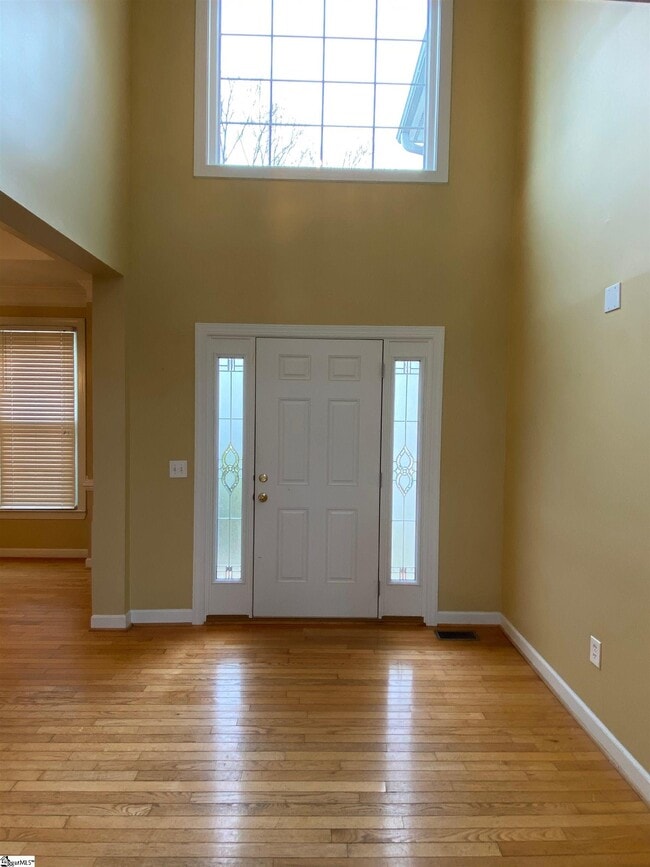301 Fortuna Dr in Simpsonville, SC - Foto de edificio - Building Photo