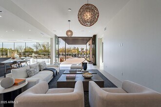 5910 N 45th St in Phoenix, AZ - Building Photo - Building Photo