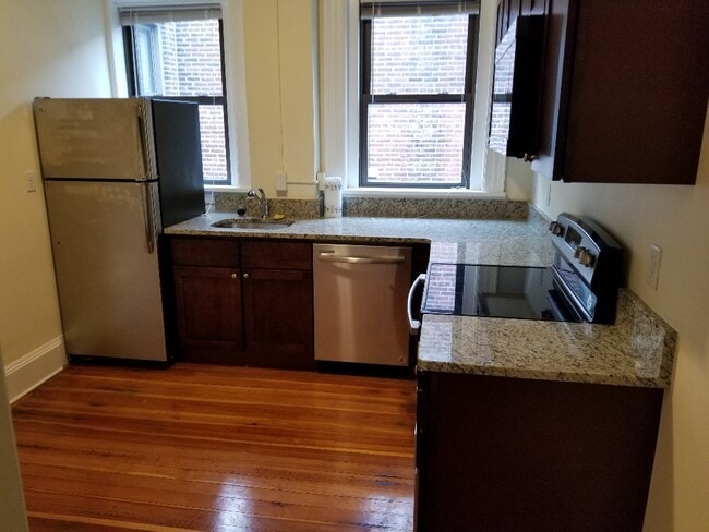 1463 Beacon St, Unit 3 in Brookline, MA - Building Photo - Building Photo