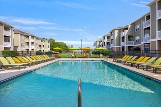 The Flats at Leland in Leland, NC - Foto de edificio - Building Photo