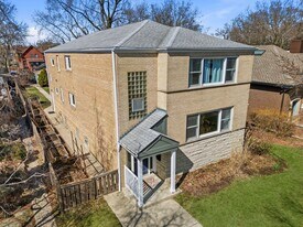 556 Barton Ave in Evanston, IL - Building Photo