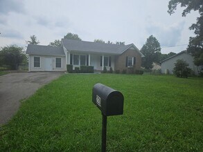 220 Bob White Dr in Clarksville, TN - Building Photo - Building Photo