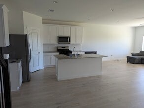 1019 Vista Pointe Dr in Fresno, TX - Building Photo - Building Photo