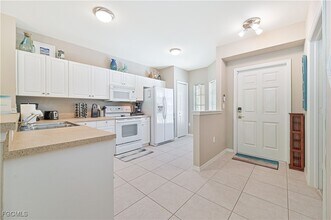 9185 Celeste Dr in Naples, FL - Foto de edificio - Building Photo