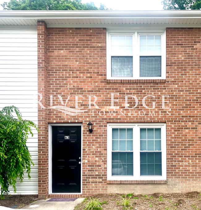 504 Lusardi Dr, Unit A3 in Brookneal, VA - Building Photo - Building Photo