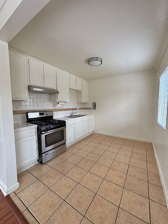 1701 Coronado Ave in Long Beach, CA - Building Photo