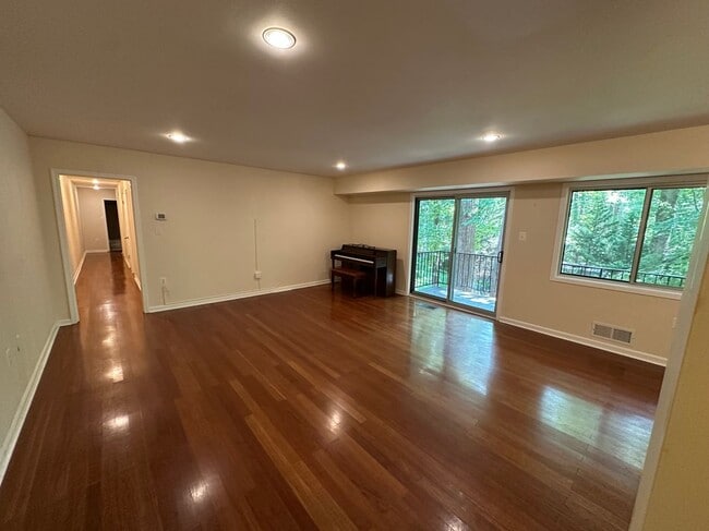 property at 10637 Weymouth St