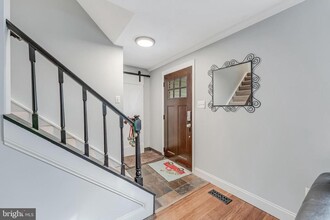 12918 Framingham Ct in Herndon, VA - Building Photo - Building Photo