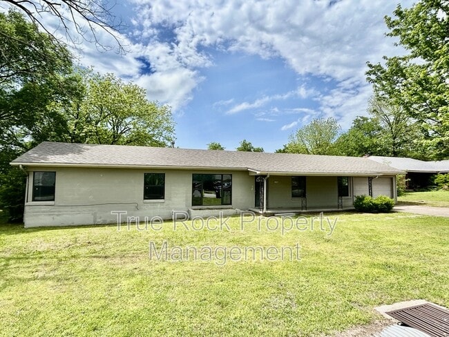 property at 1827 S Broadway Blvd