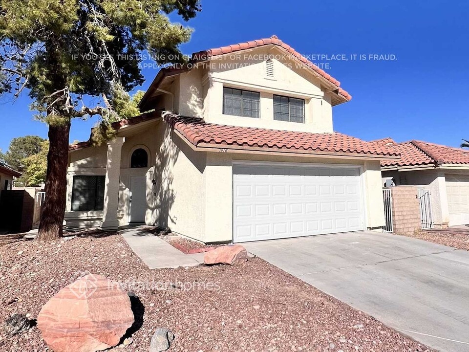 7418 Coffeyville Ave in Las Vegas, NV - Foto de edificio