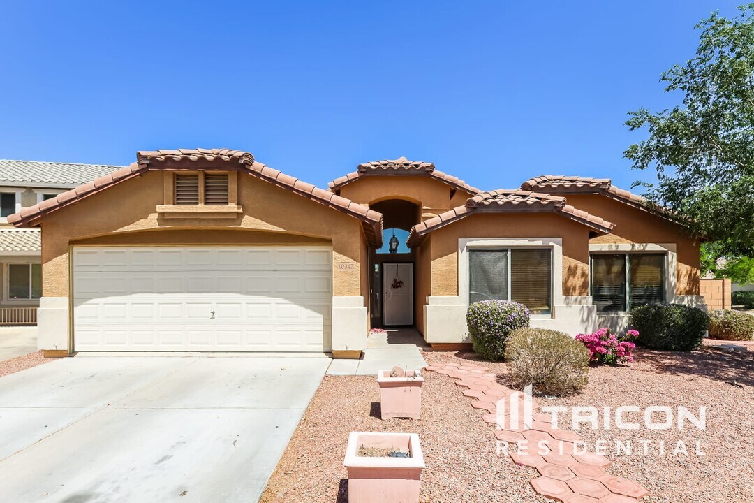 10342 W Illini St in Tolleson, AZ - Building Photo