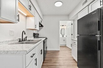 3140 W Greenwood St in Springfield, MO - Building Photo - Building Photo