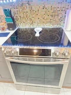 5190 E Sabal Palm Blvd in Tamarac, FL - Foto de edificio - Building Photo