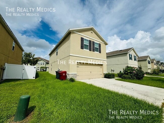2327 Ashberry Ridge Dr in Plant City, FL - Building Photo - Building Photo