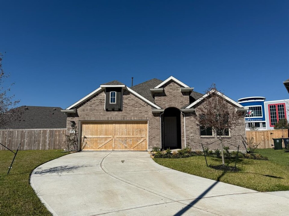 2011 Magnolia Ct in Sugar Land, TX - Building Photo