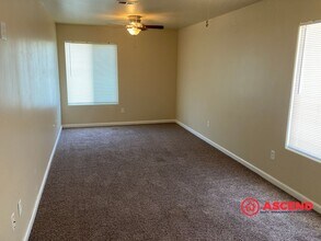 5305 Pine Grove Ct in Bakersfield, CA - Building Photo - Building Photo