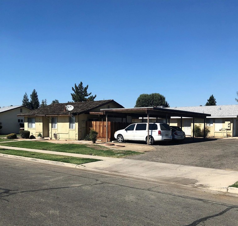 436-480 E Roosevelt Ave in Tulare, CA - Building Photo