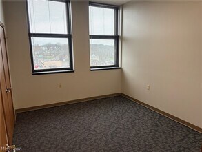 59 Lincoln Way E in Massillon, OH - Foto de edificio - Building Photo