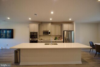 4619 Olivine Dr in Chantilly, VA - Building Photo - Building Photo