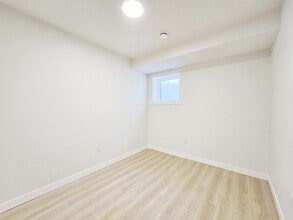 1812 155 Ave NW in Edmonton, AB - Building Photo - Building Photo