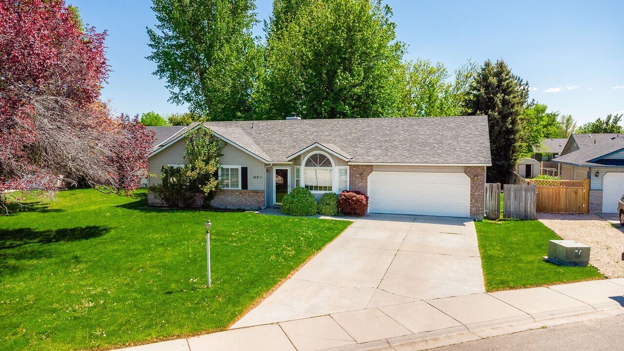 249 W Waterbury Dr in Meridian, ID - Building Photo