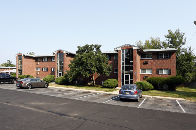 Country Club Apartments photo'