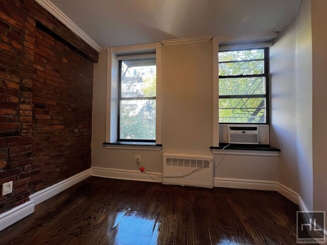 property at 521 E 5th St