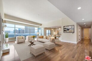 1 W Century Dr in Los Angeles, CA - Building Photo