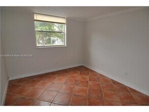 1801 S Treasure Dr in North Bay Village, FL - Building Photo - Building Photo
